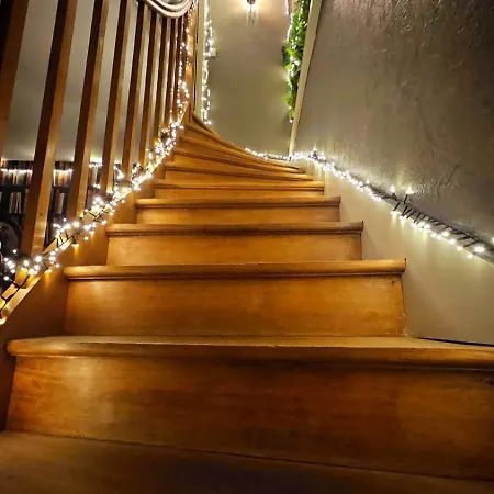 Jurassic Lodge, Le Repaire Des Dinosaures Semesterbostad